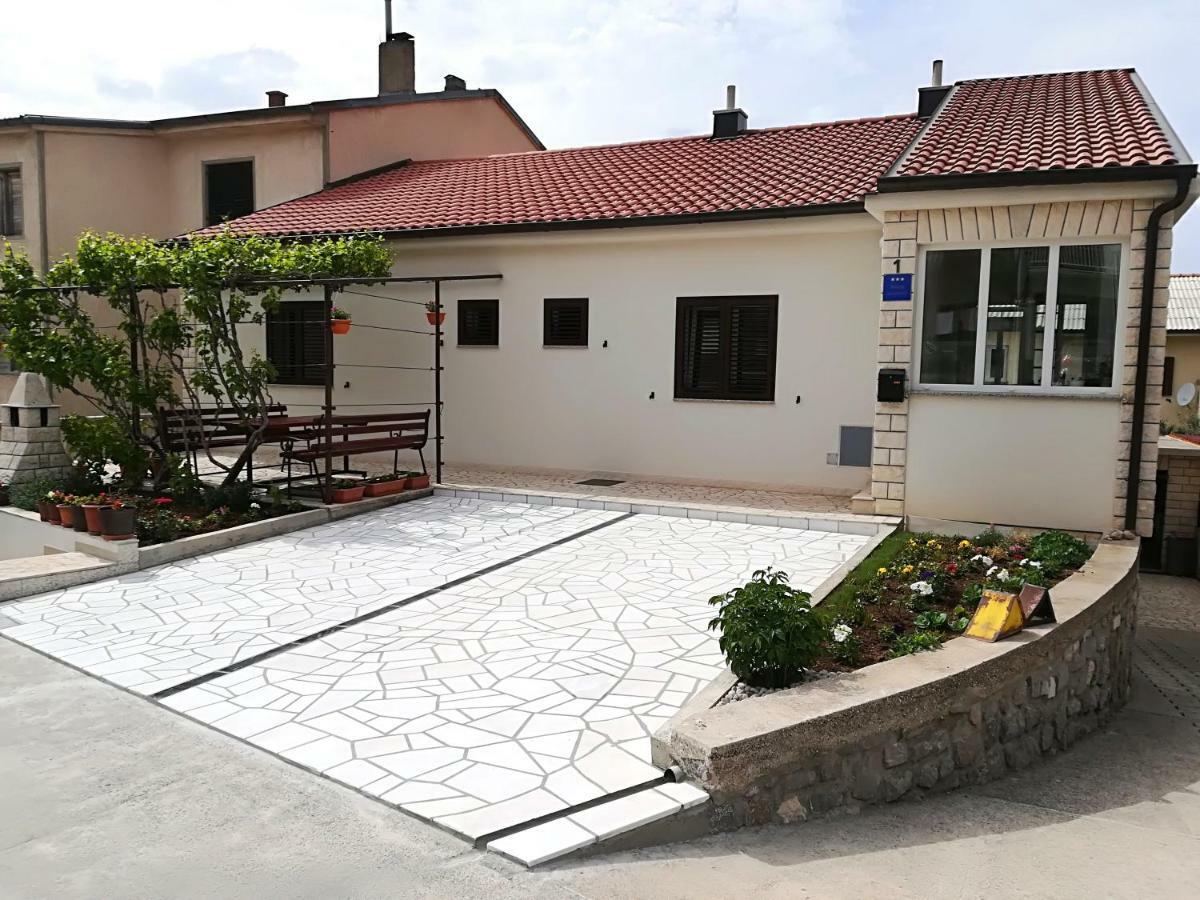 Apartment And Rooms Markovic เซนญ์ ภายนอก รูปภาพ